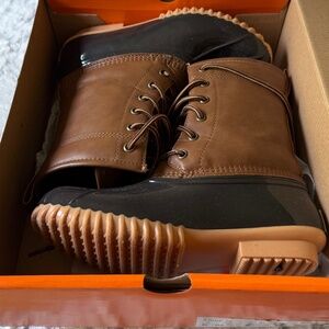 Duck boots
